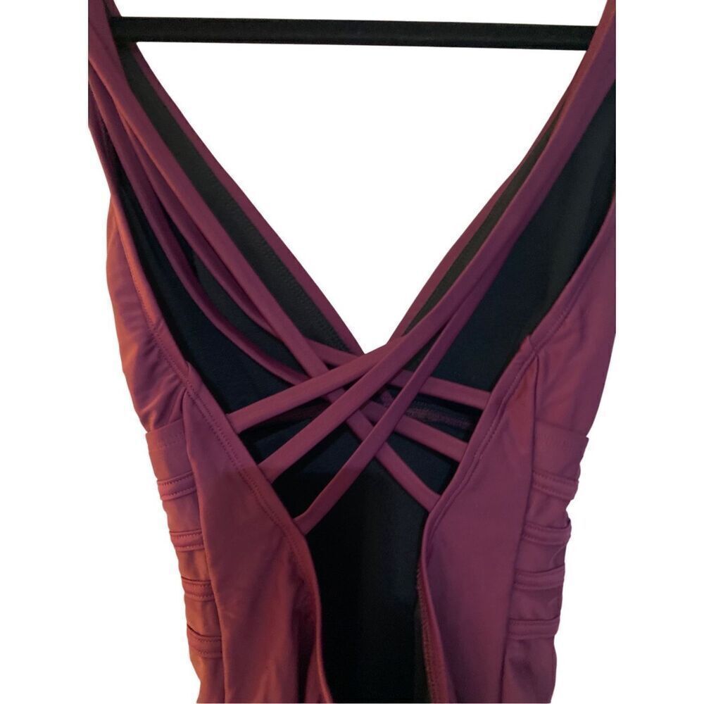 Coastal rose, NWT women’s burgundy V-neck cross back from suit size 8 - Picture 5 of 7